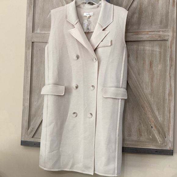 Freeway Jackets & Blazers - FREEWAY Women's Light Beige Double-Breasted Long Vest
SIZE M